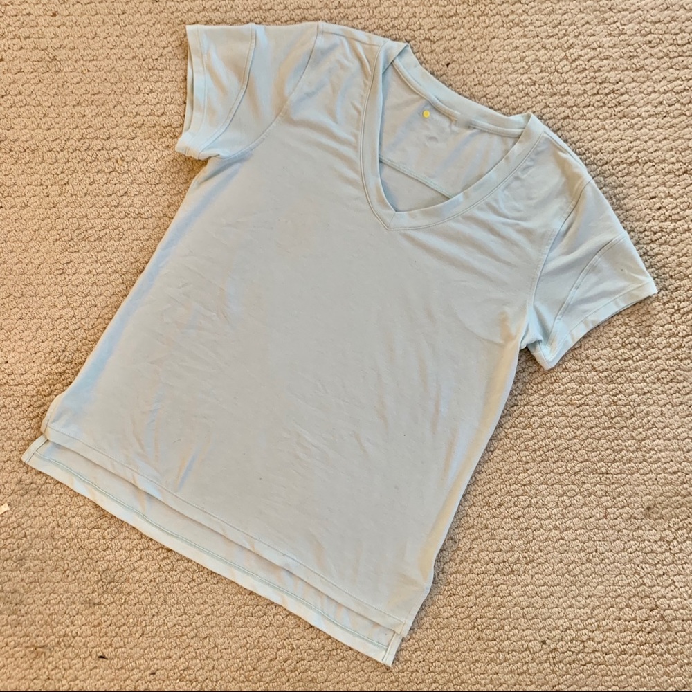 Zella Quick Dry v-neck tee - Size Small